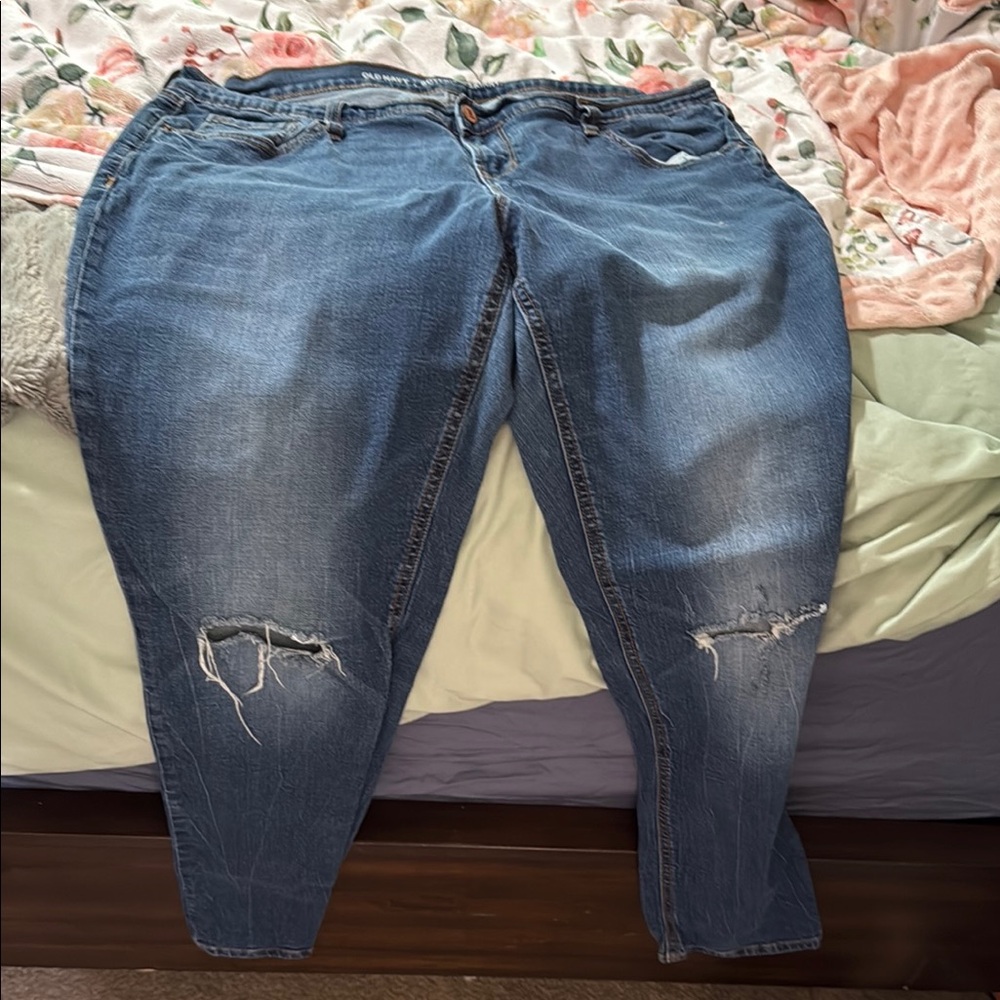 Old Navy boyfriend skinny distressed jeans. 14R